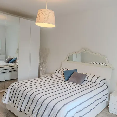 La Lanterna Appartement *