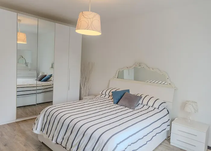 La Lanterna Apartment *